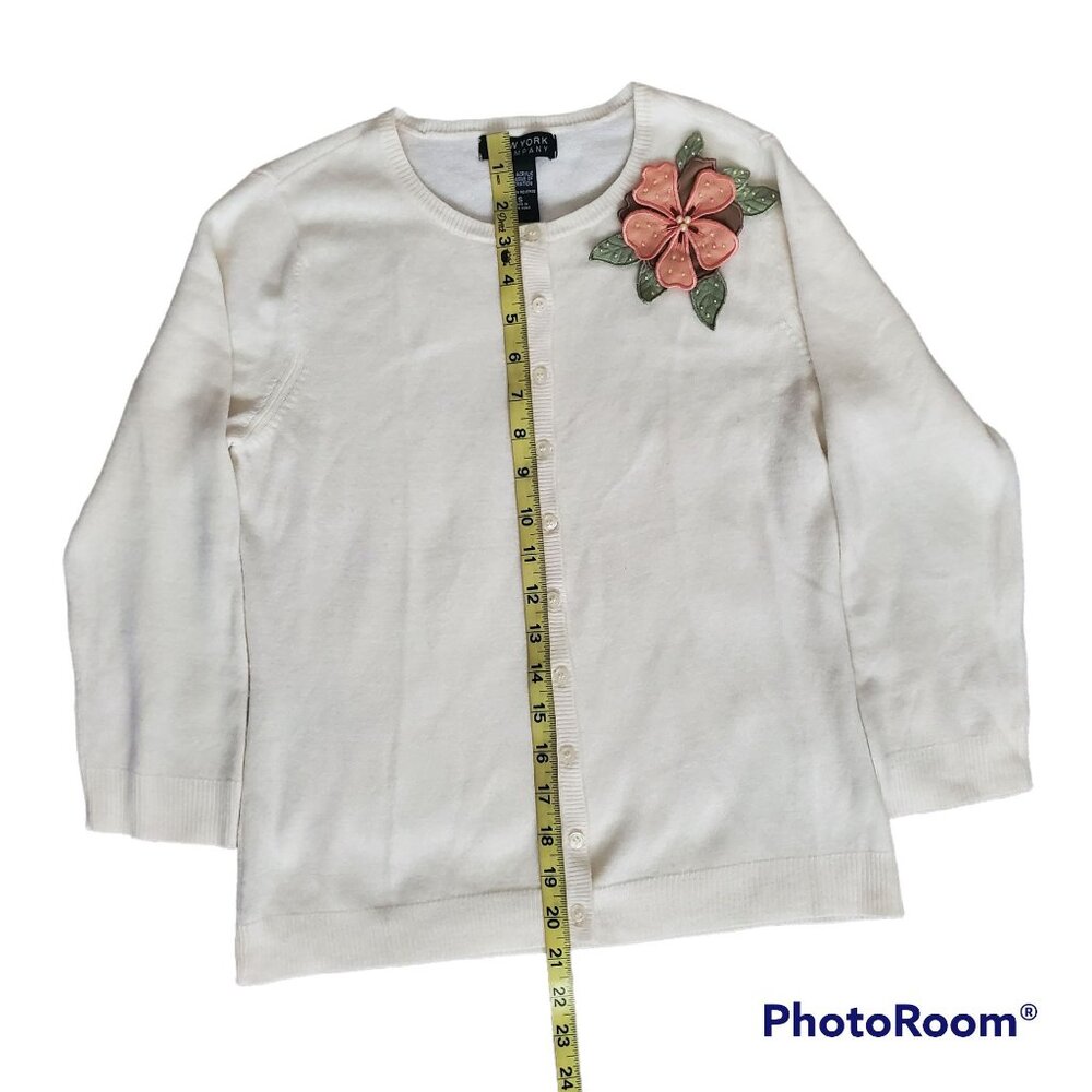 New York & Company Button-Front Flower Applique Cardigan Sweater White Small - Picture 9 of 11